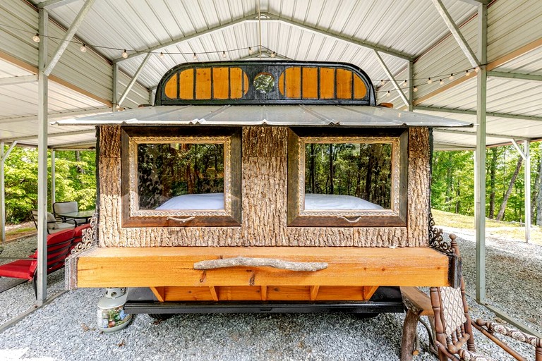 Caravans (United States of America, Transylvania County, North Carolina)