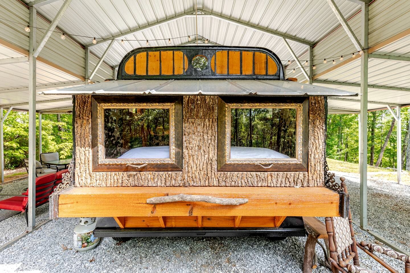 Enchanting Mountain Caravan Retreat with Scenic Trails and Wildlife Encounters in North Carolina
