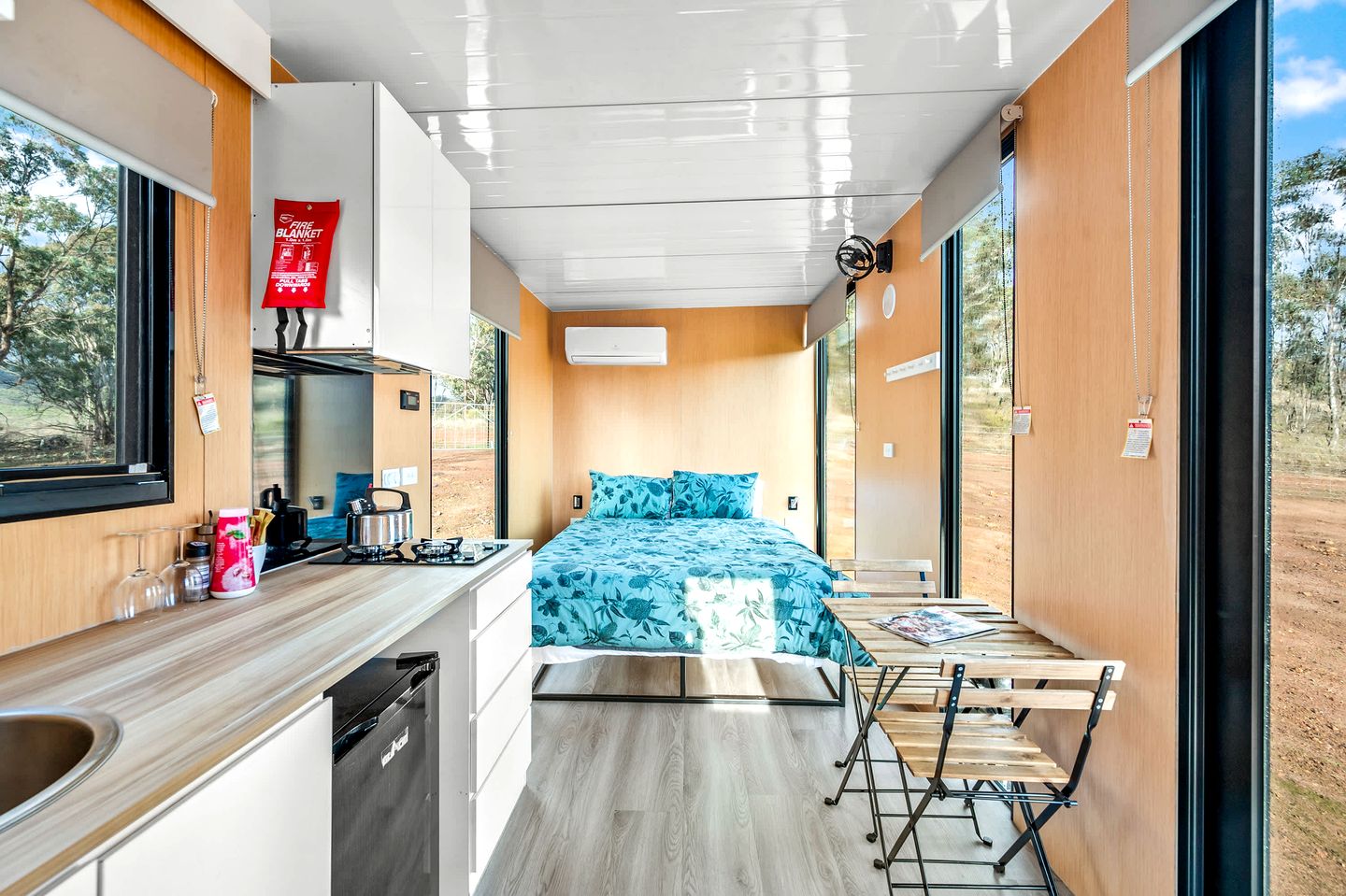 Unique Tiny House Cabin with Hot Tub, Outdoor Bathtub and Beautiful Wildlife in New South Wales, Australia