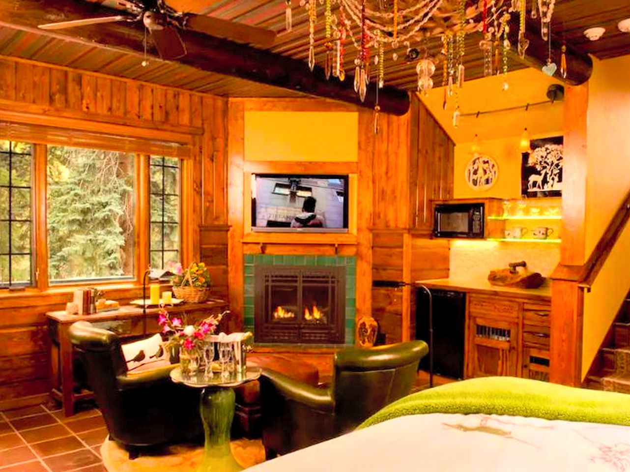 Romantic Getaway with Hot Tub Denver, Colorado Glamping Hub