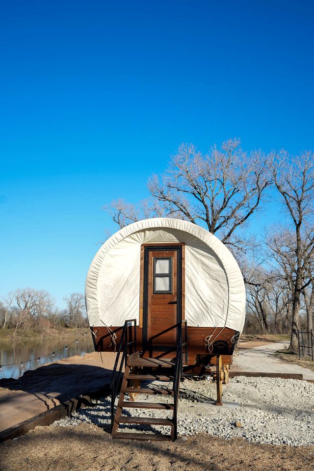 Secluded Caravan with Barbecue in Chilton, Texas