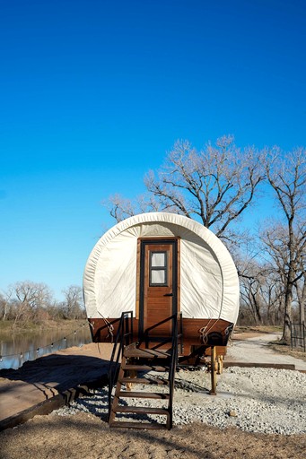 Caravans (United States of America, Chilton, Texas)