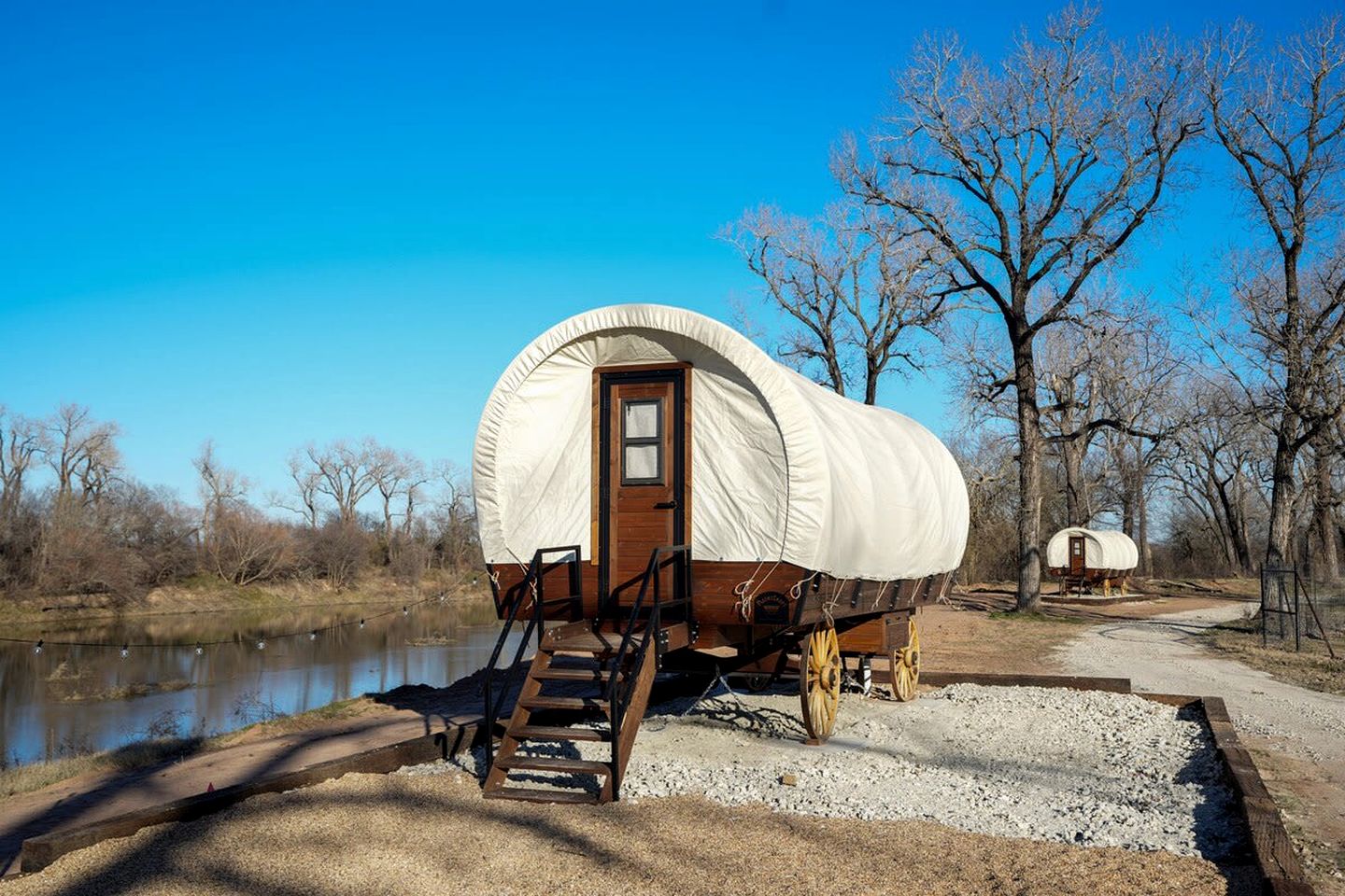Secluded Caravan with Barbecue in Chilton, Texas