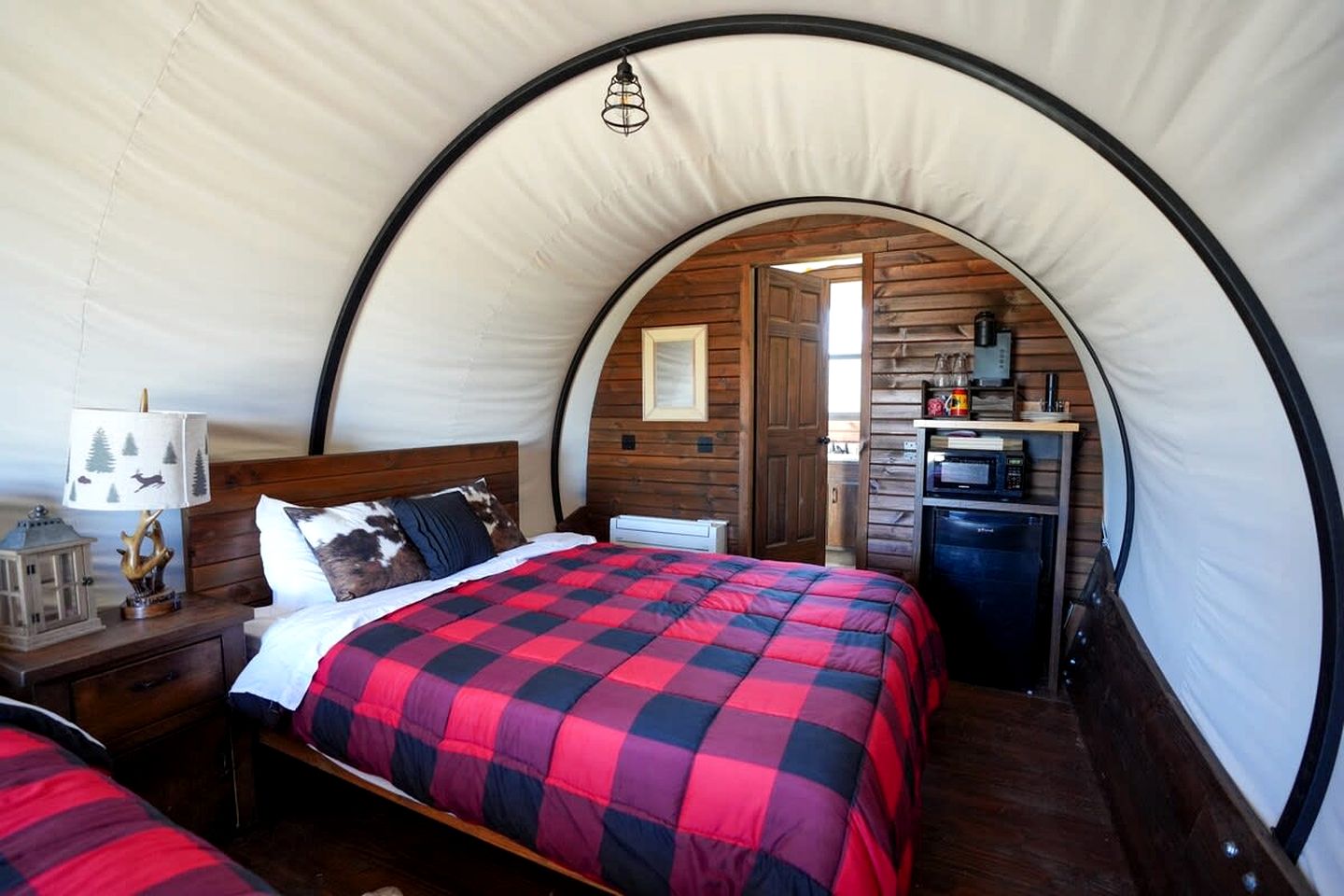 Secluded Caravan with Barbecue in Chilton, Texas