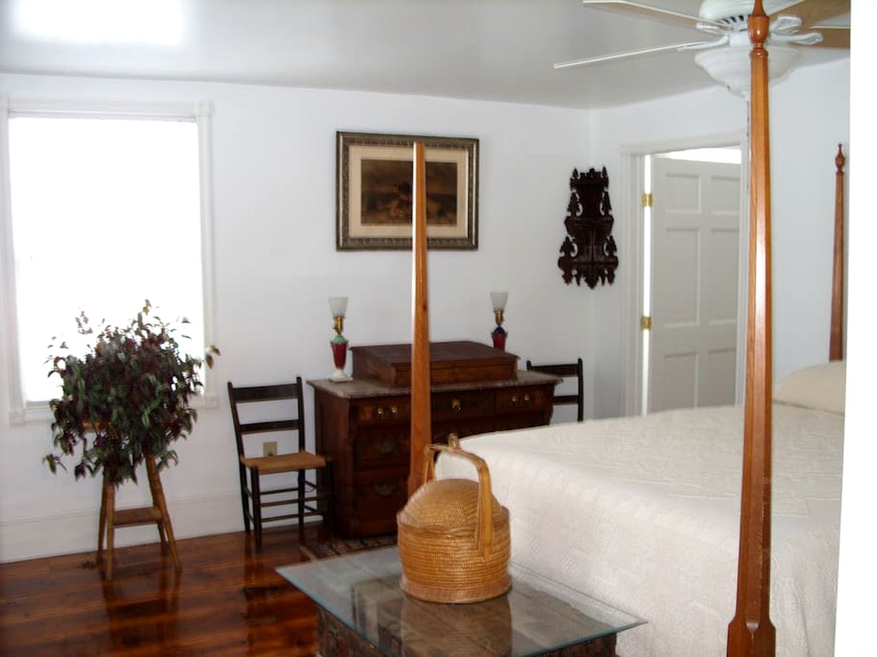 Cozy Bed and Breakfast Room Rental in The Finger Lakes Area, New York