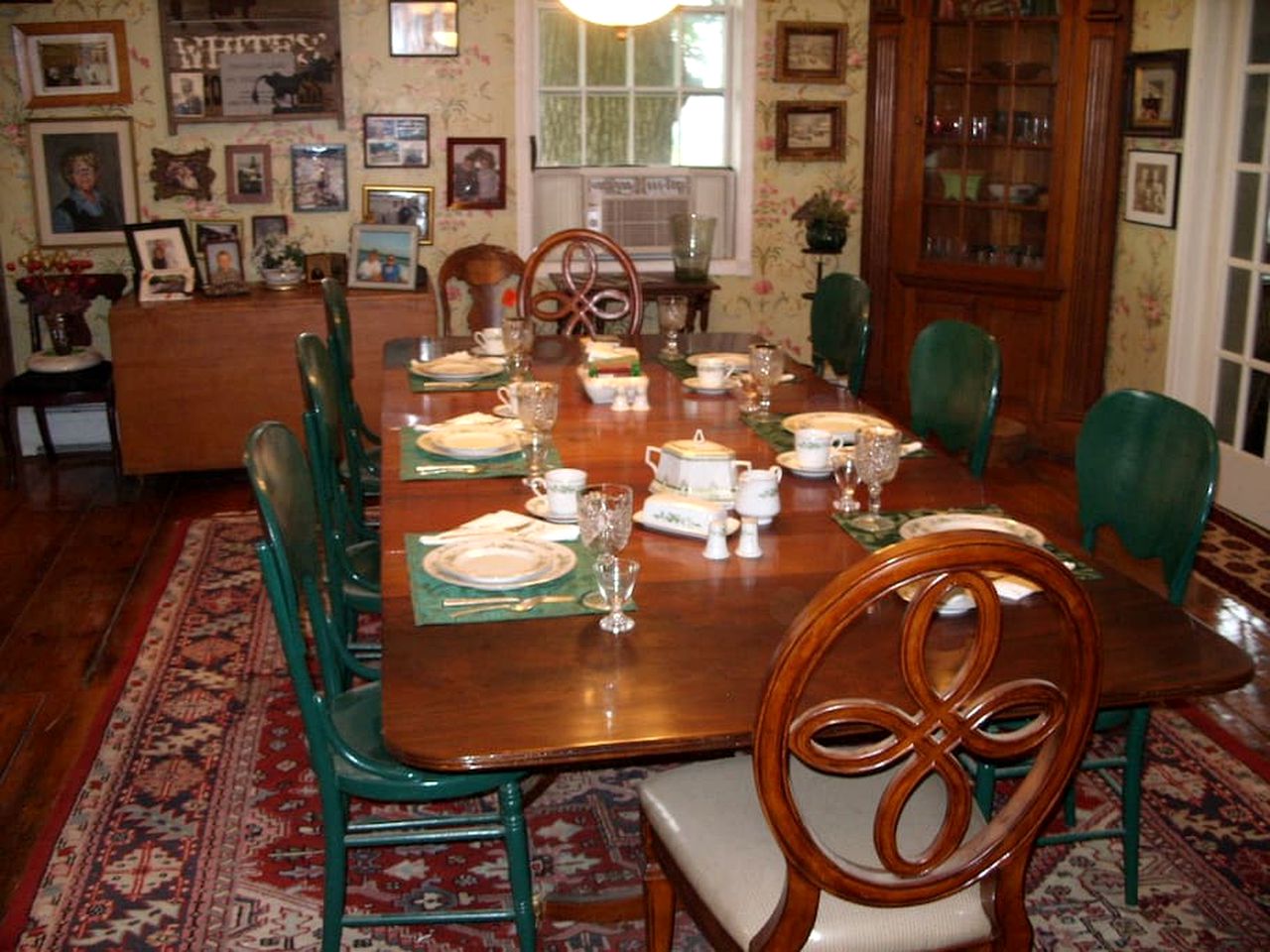 Charming Bed and Breakfast Room Included, The Finger Lakes Area, New York