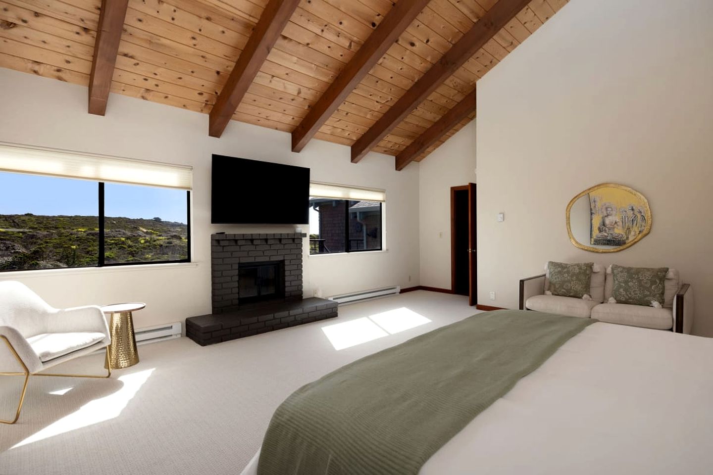 Incredible Oceanfront Retreat with Stunning Views for Group Getaways in Moss Beach, California