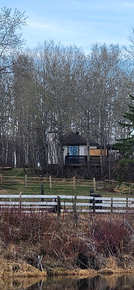 Rustic Countryside Cabin with Amazing Views in Parkland County, Alberta