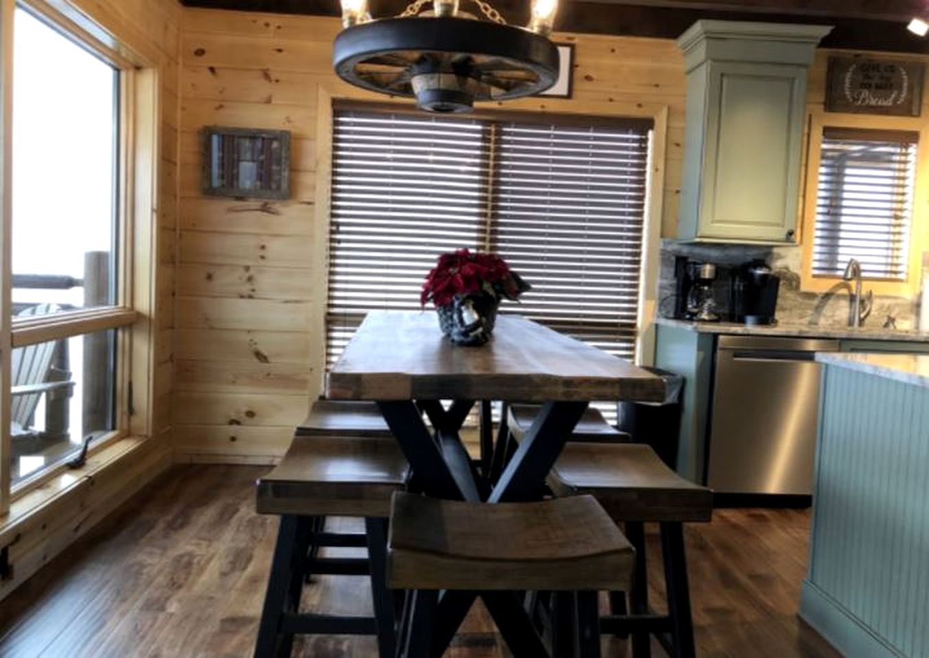 Spectacular Dog-Friendly Cabin with Mountain Views in Sevierville, Tennessee