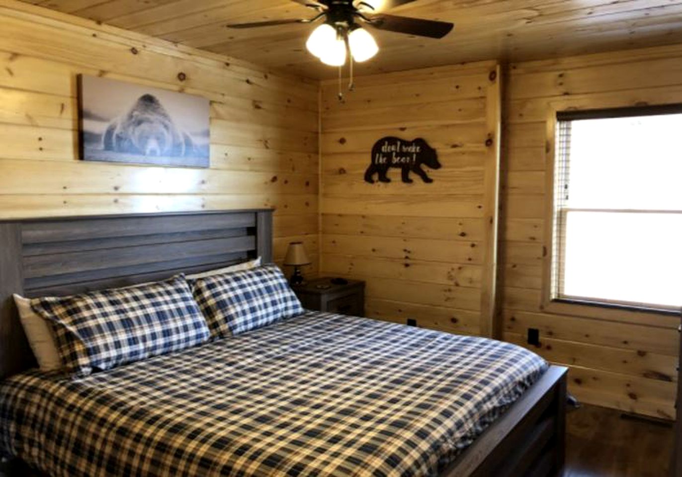 Spectacular Dog-Friendly Cabin with Mountain Views in Sevierville, Tennessee