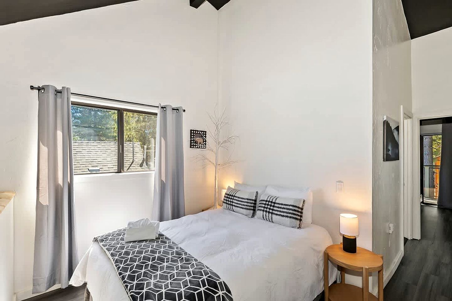 Unwind in Style: Premier Location Cabin with Hot Tub in California