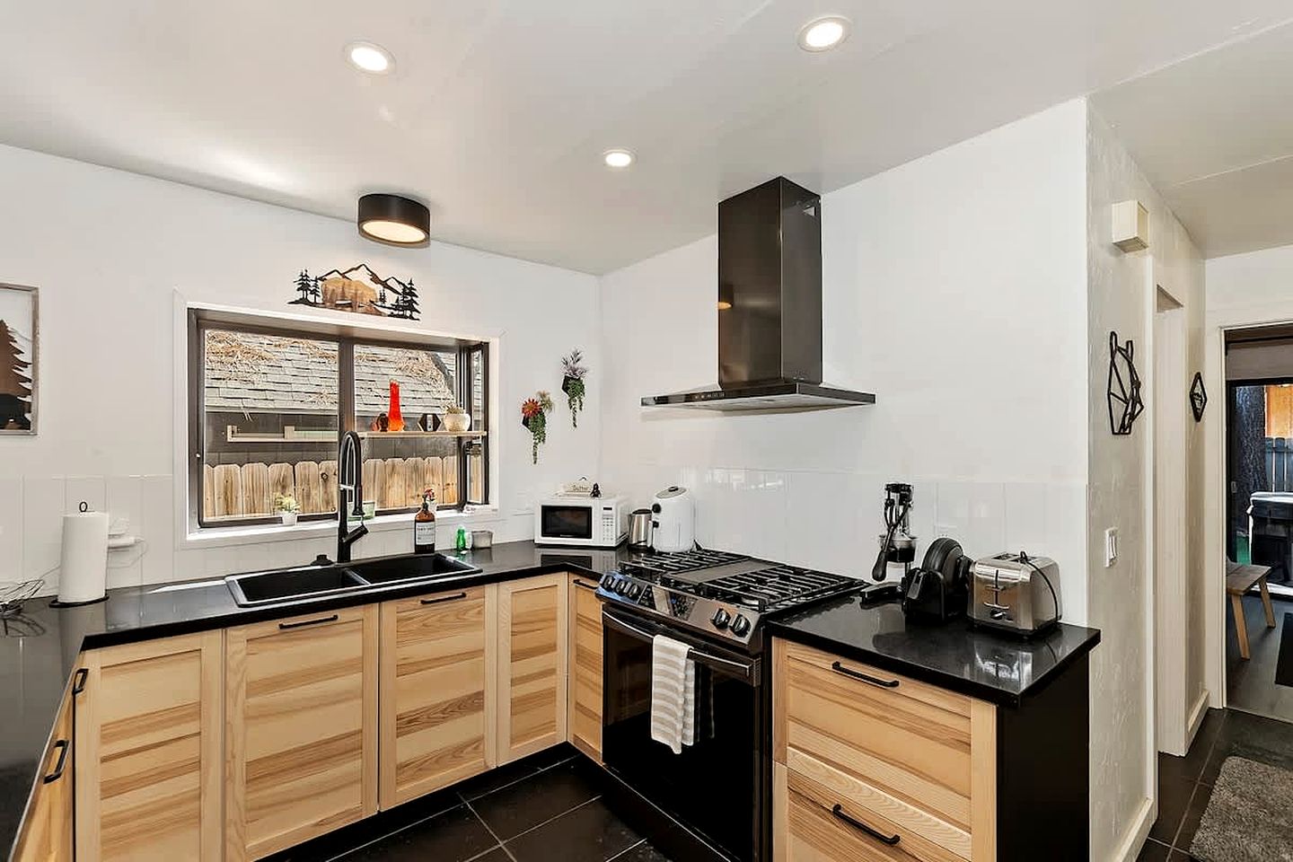 Unwind in Style: Premier Location Cabin with Hot Tub in California