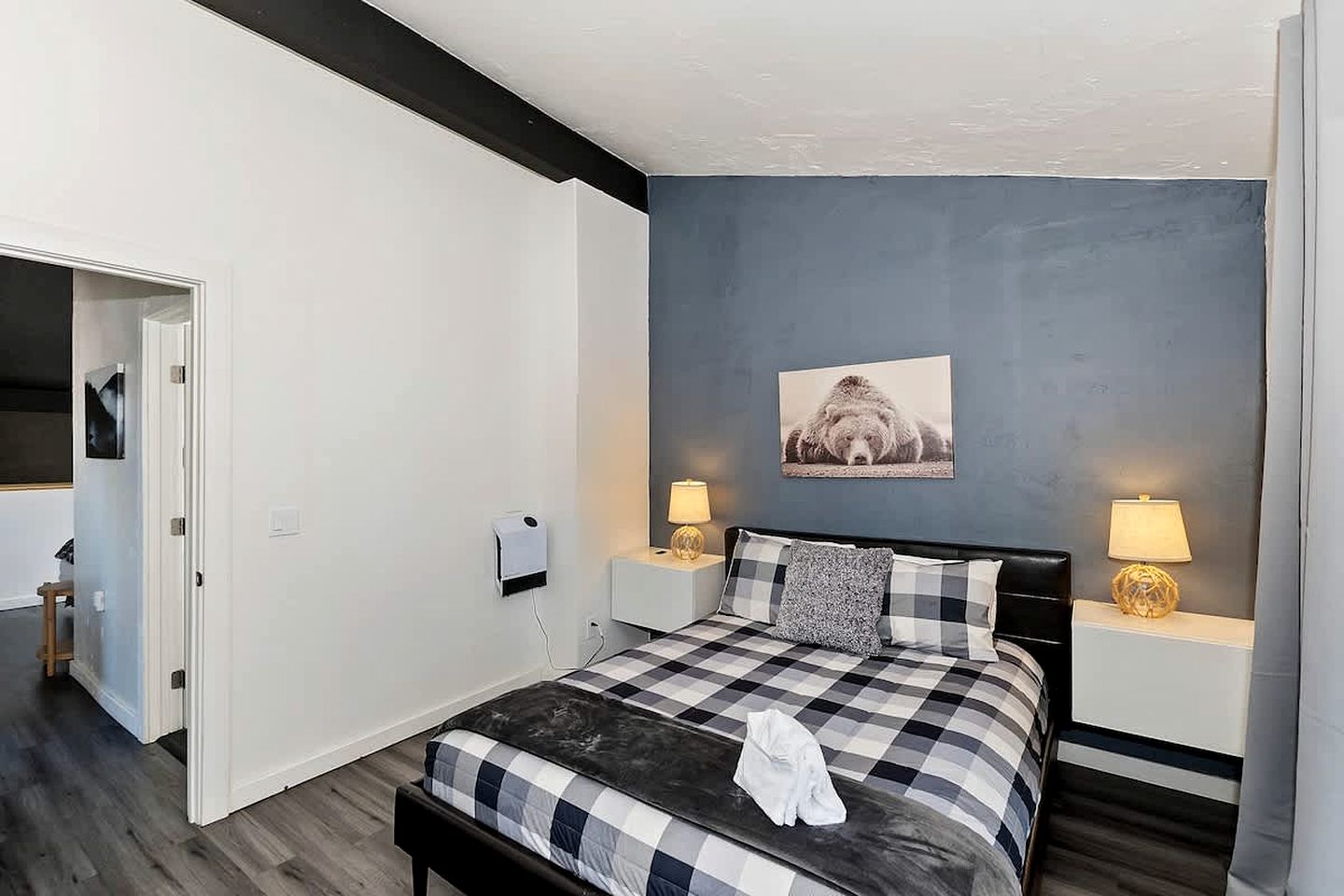 Unwind in Style: Premier Location Cabin with Hot Tub in California