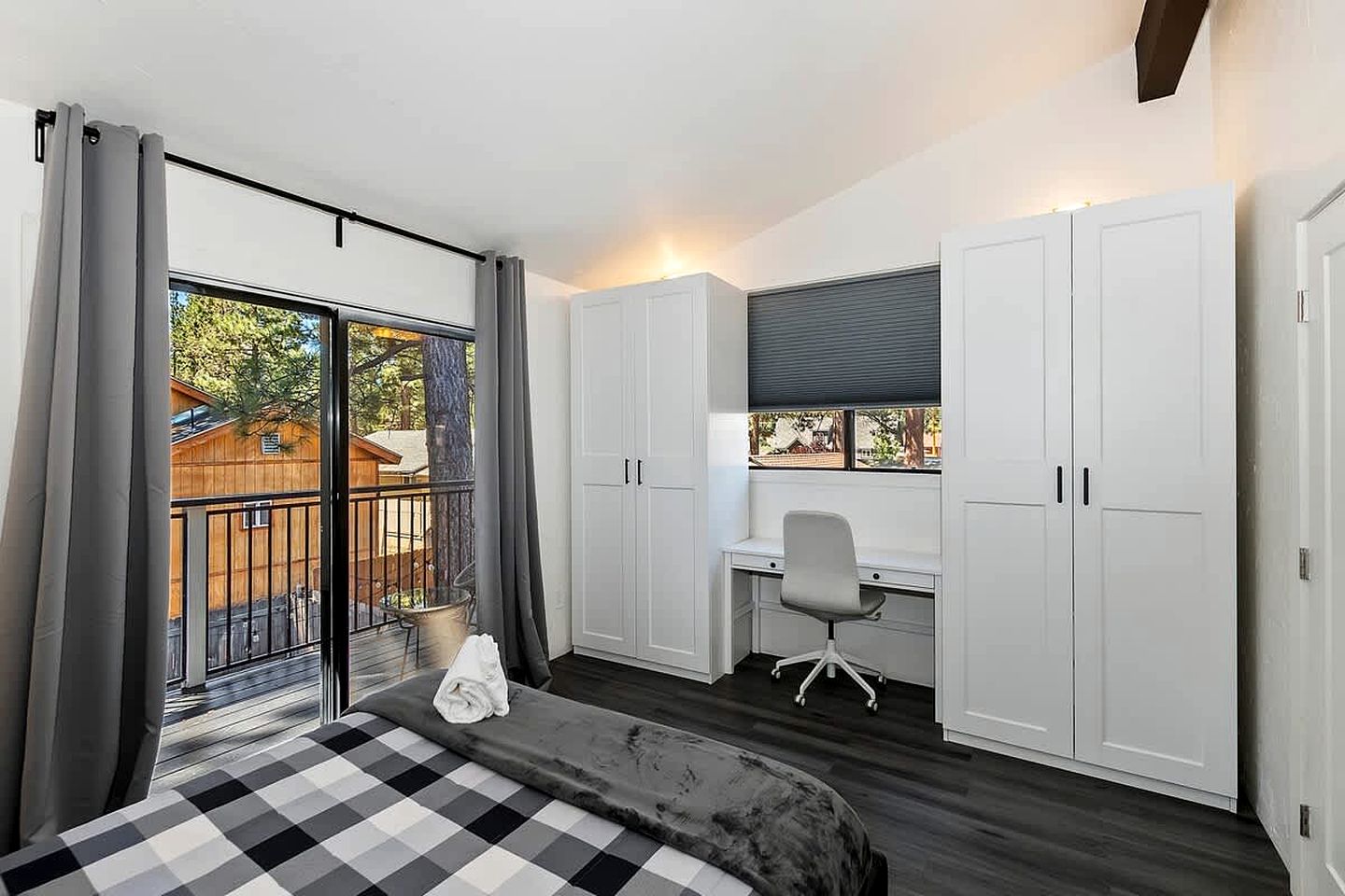 Unwind in Style: Premier Location Cabin with Hot Tub in California