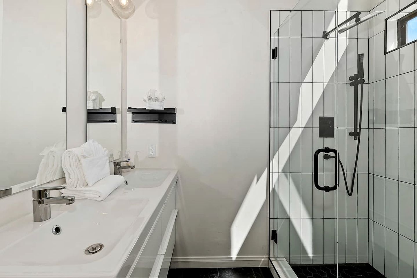 Unwind in Style: Premier Location Cabin with Hot Tub in California