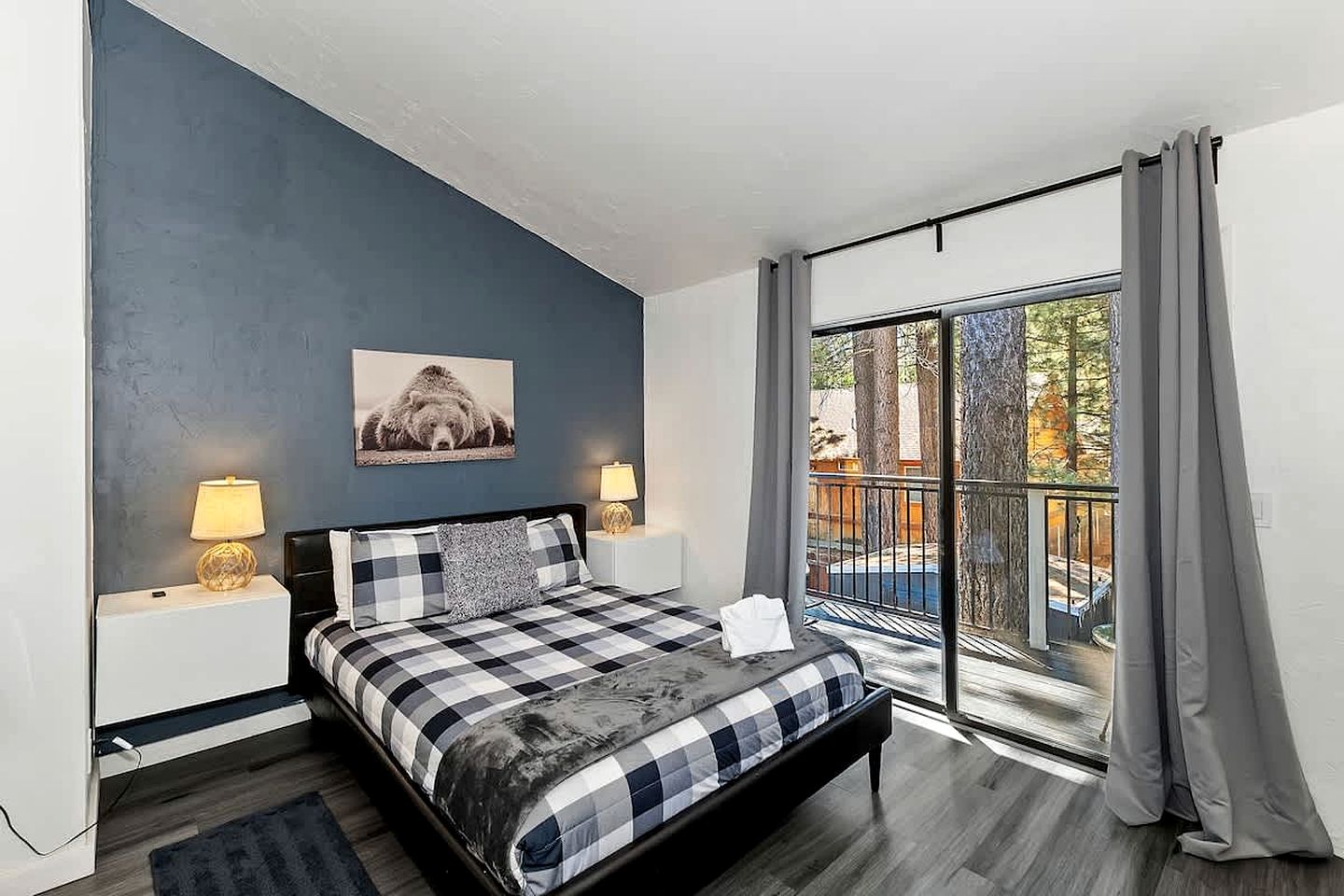 Unwind in Style: Premier Location Cabin with Hot Tub in California