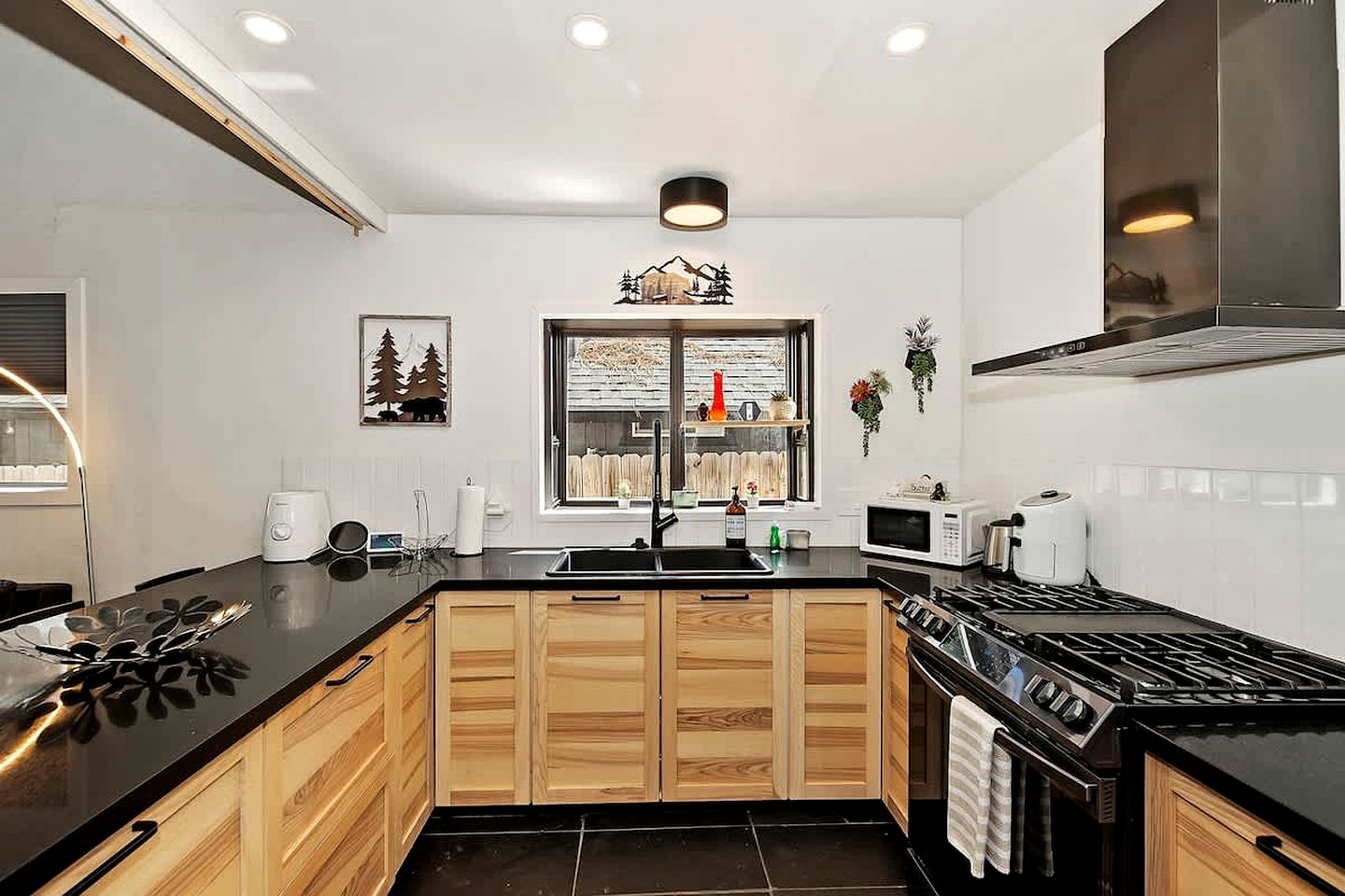 Unwind in Style: Premier Location Cabin with Hot Tub in California