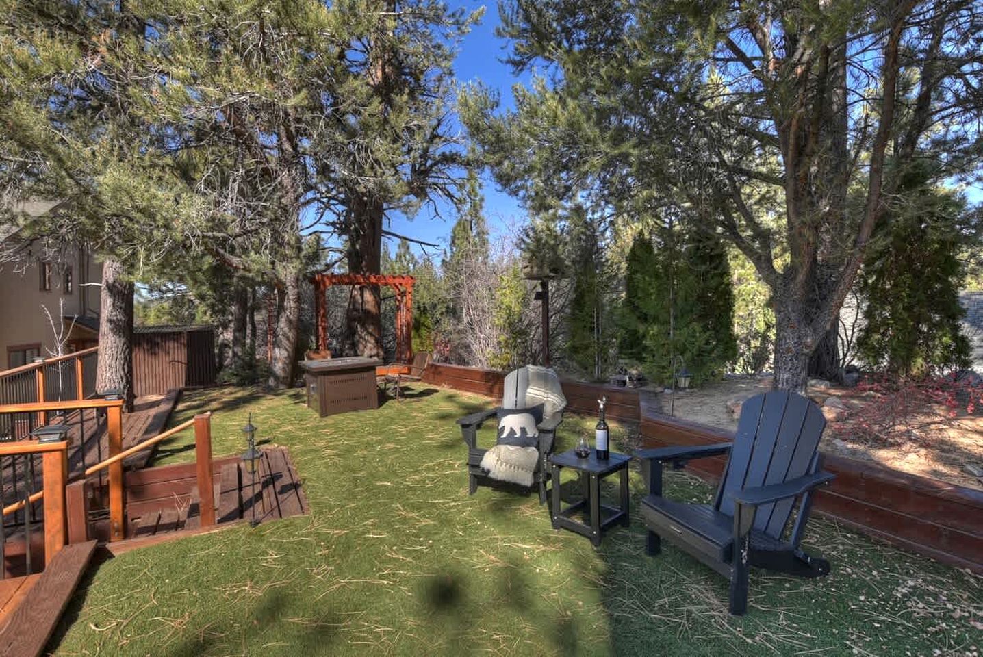 Unwind with a View: Cabin Overlooking the Slopes in Big Bear Lake, California