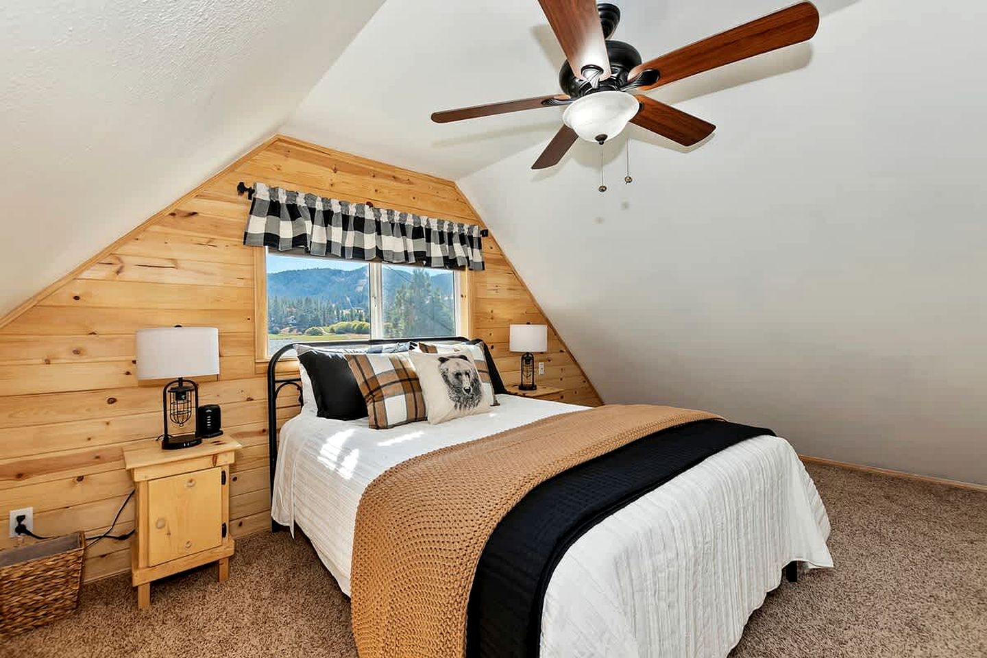 Unwind with a View: Cabin Overlooking the Slopes in Big Bear Lake, California