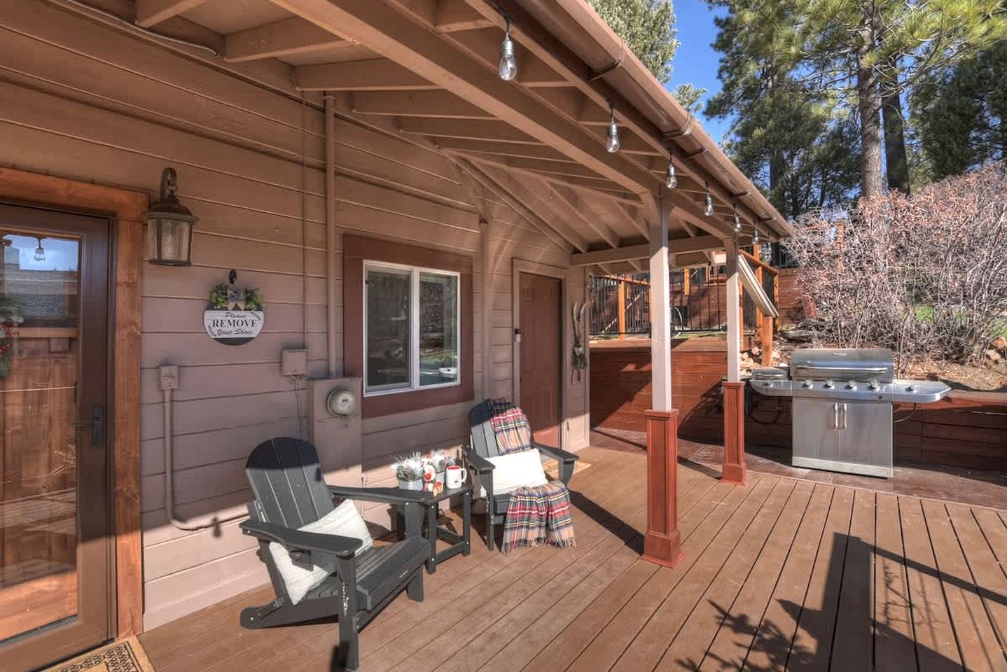 Unwind with a View: Cabin Overlooking the Slopes in Big Bear Lake, California