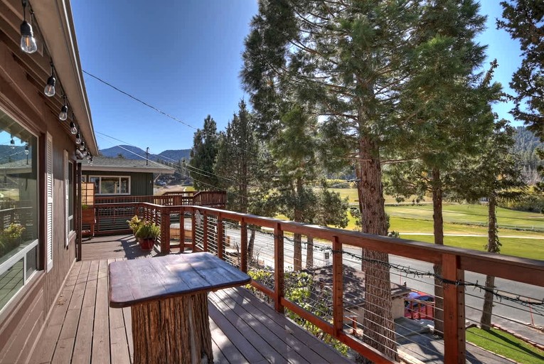 Cabins (United States of America, Big Bear Lake, California)