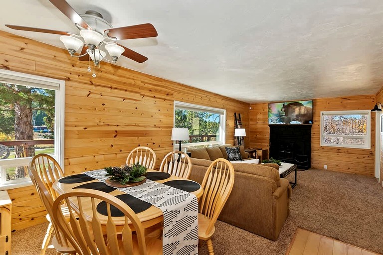 Cabins (United States of America, Big Bear Lake, California)