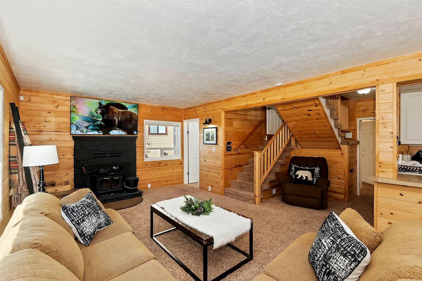 Unwind with a View: Cabin Overlooking the Slopes in Big Bear Lake, California