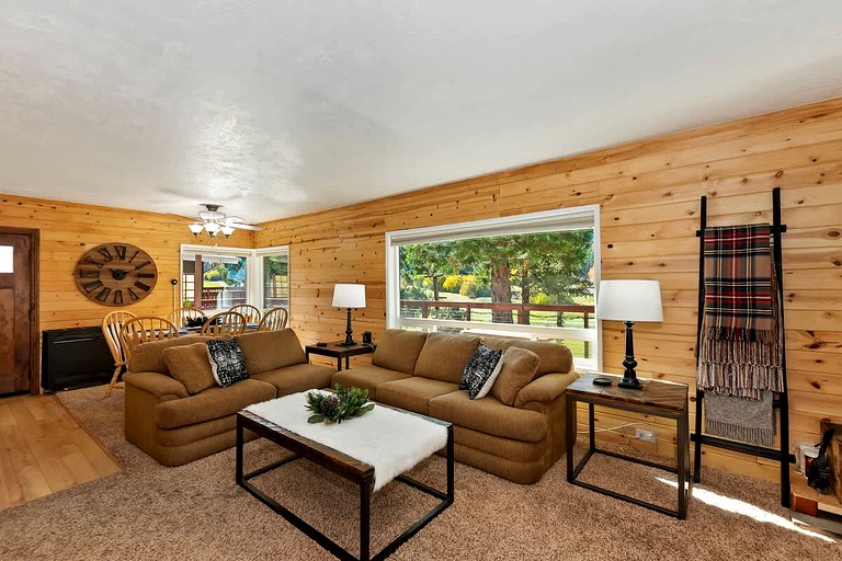 Cabins (United States of America, Big Bear Lake, California)