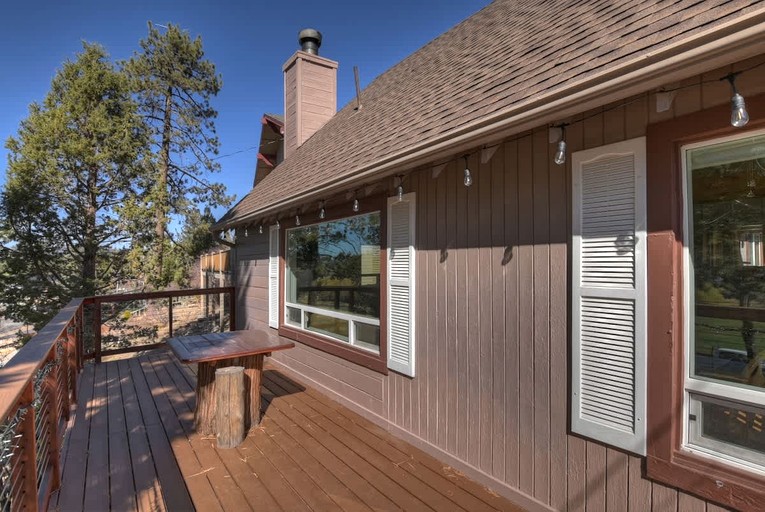 Cabins (United States of America, Big Bear Lake, California)