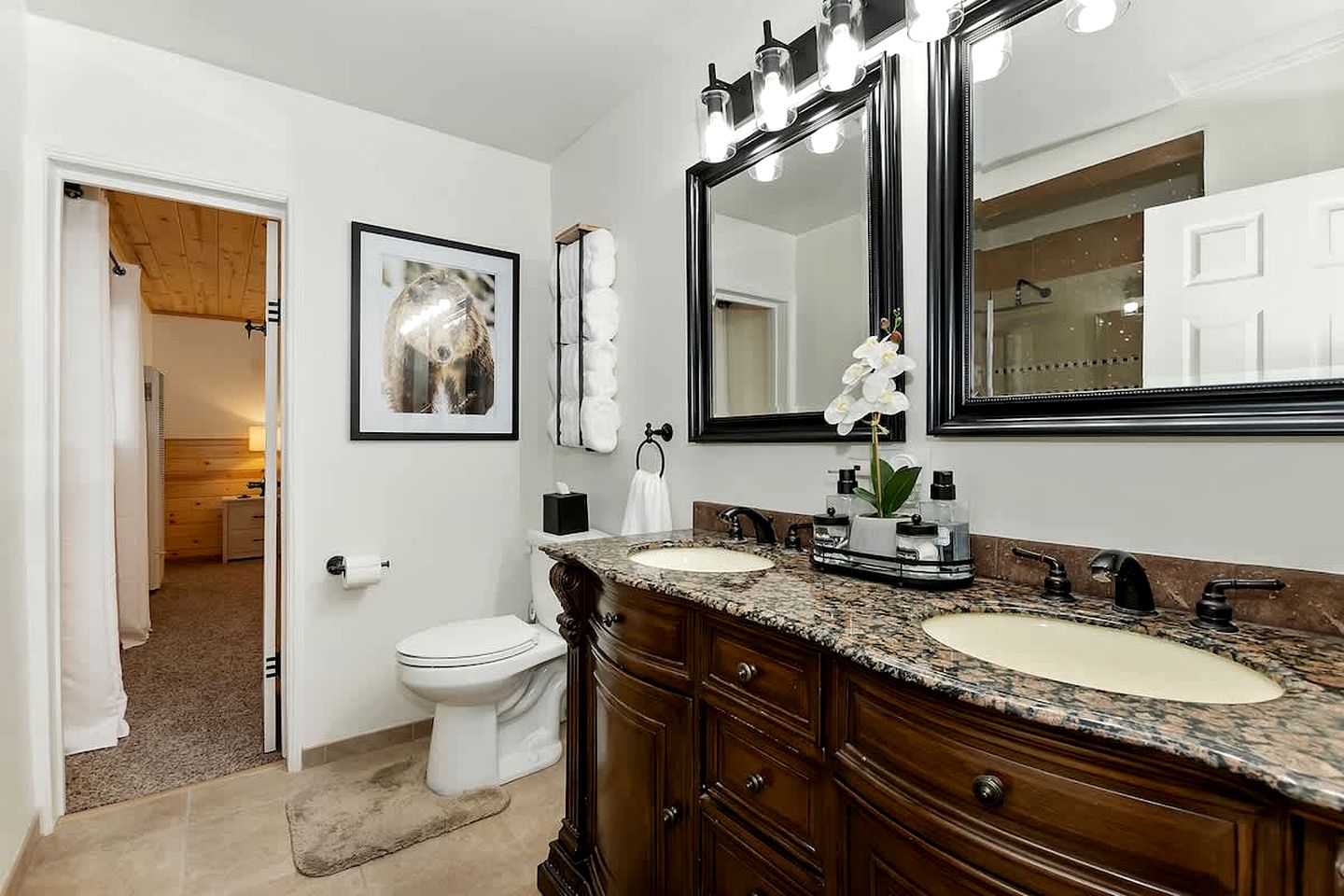 Unwind with a View: Cabin Overlooking the Slopes in Big Bear Lake, California