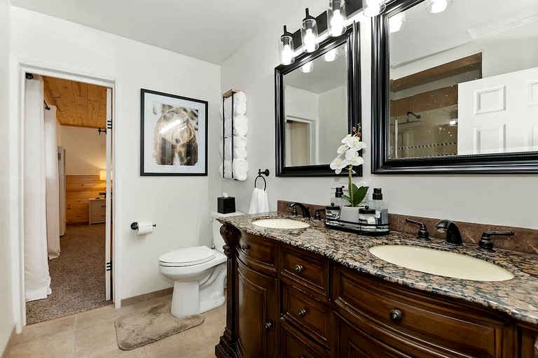 Cabins (United States of America, Big Bear Lake, California)