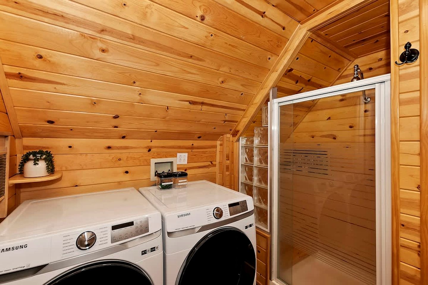 Unwind with a View: Cabin Overlooking the Slopes in Big Bear Lake, California