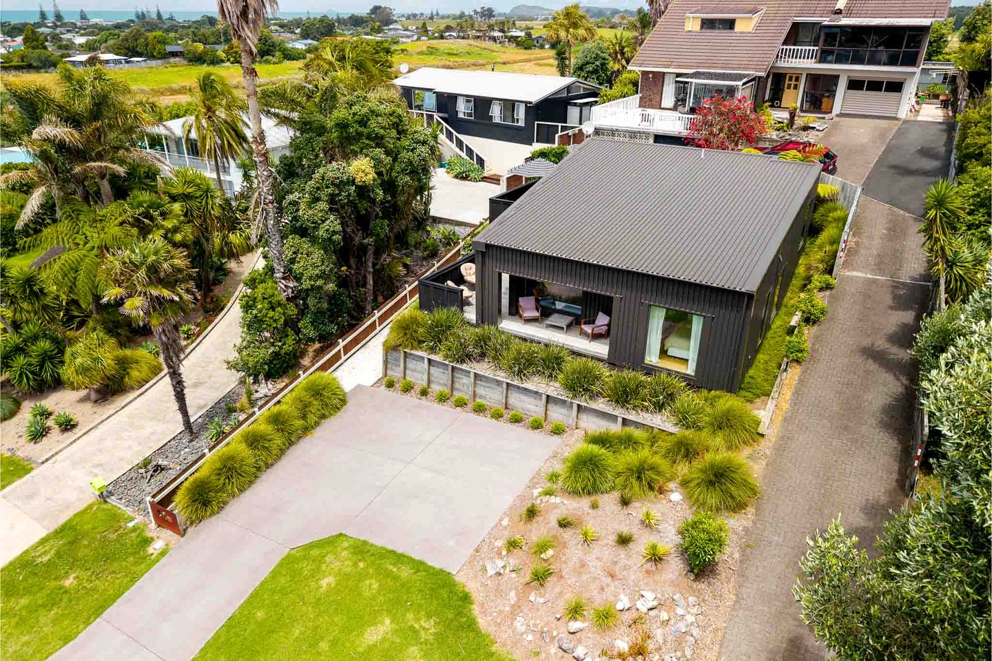Stunning Coastal Holiday Home with Ocean Views Near Martha Mine, Waihi Beach, New Zealand