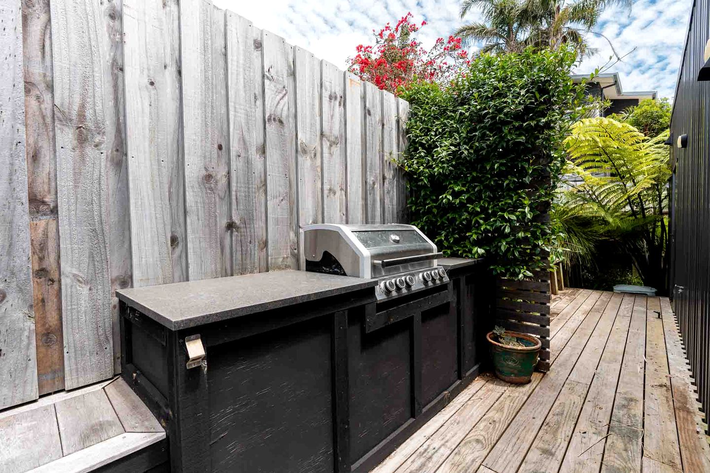 Stunning Coastal Holiday Home with Ocean Views Near Martha Mine, Waihi Beach, New Zealand