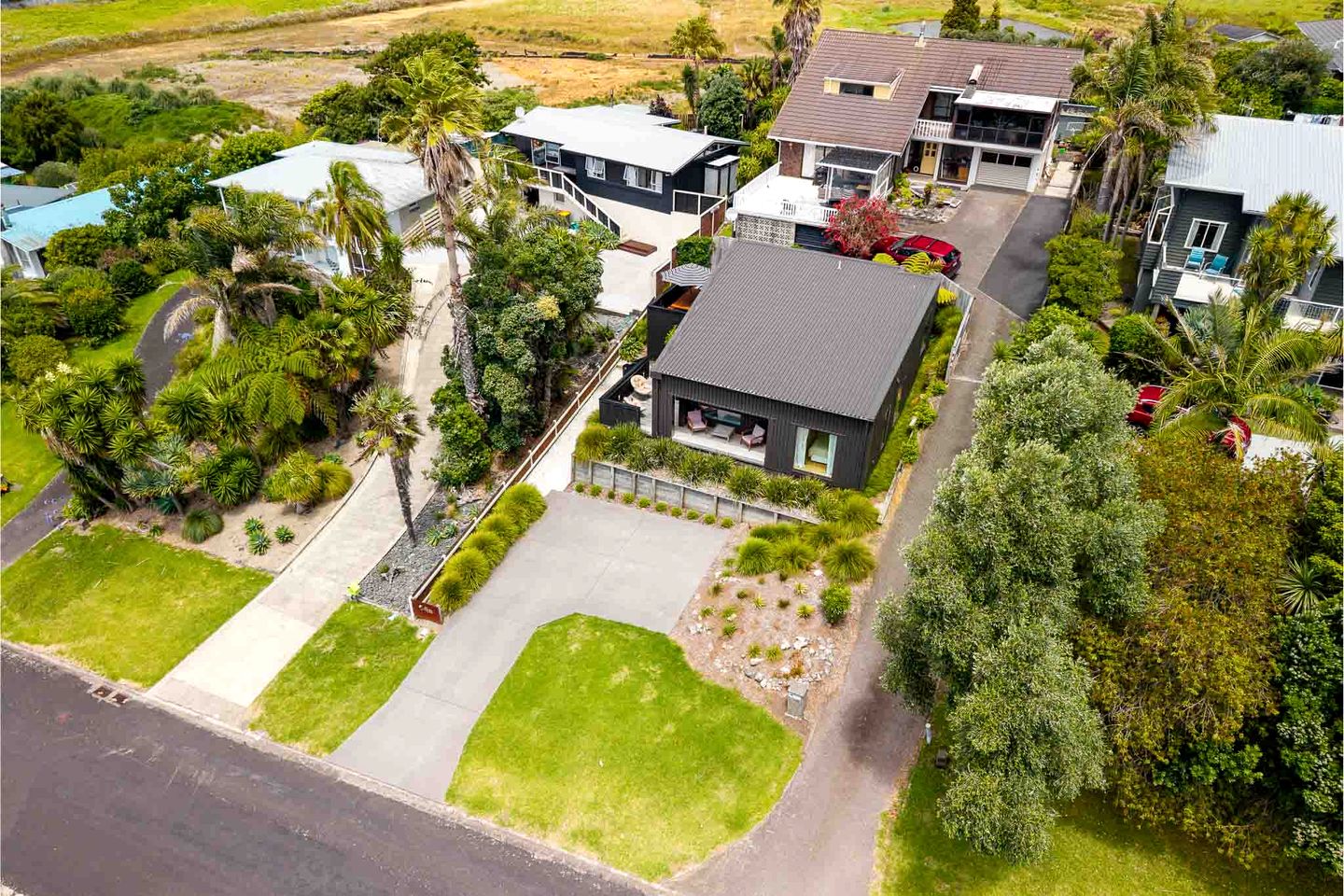 Stunning Coastal Holiday Home with Ocean Views Near Martha Mine, Waihi Beach, New Zealand