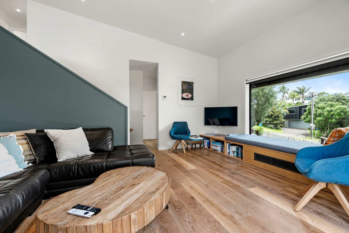 Stunning Coastal Holiday Home with Ocean Views Near Martha Mine, Waihi Beach, New Zealand