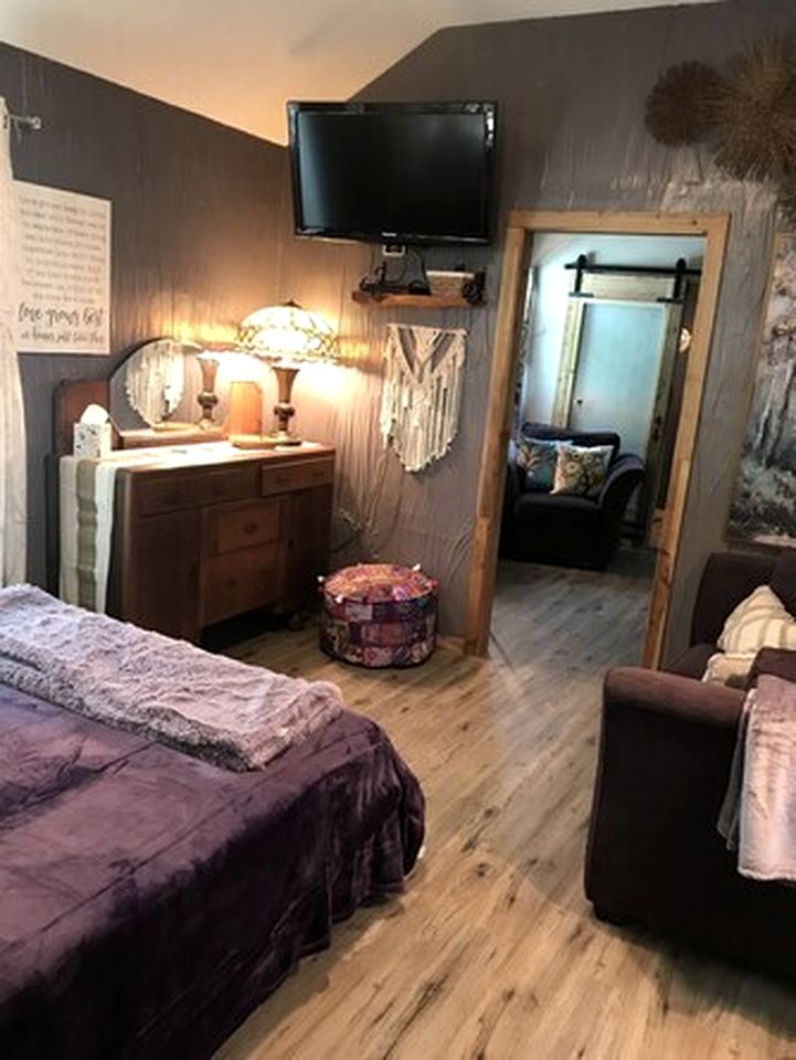 Peaceful Cottage Escape with Private Porch & Nature Views in Bacliff, Texas