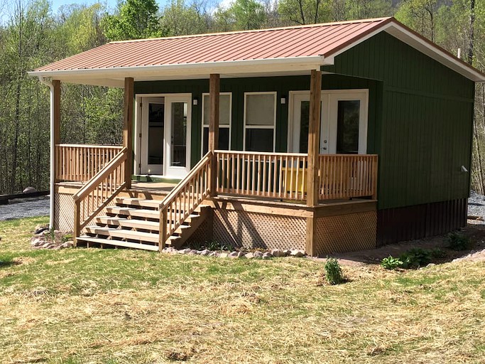 Cabins (Troutdale, Virginia, United States)