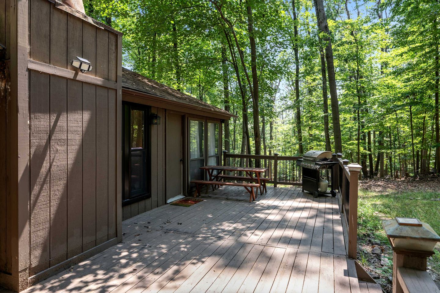 Modern Light-Filled Cabin with Fire Pit and Deck near Berkeley Springs, West Virginia