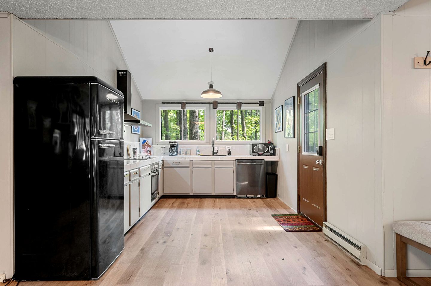 Modern Light-Filled Cabin with Fire Pit and Deck near Berkeley Springs, West Virginia