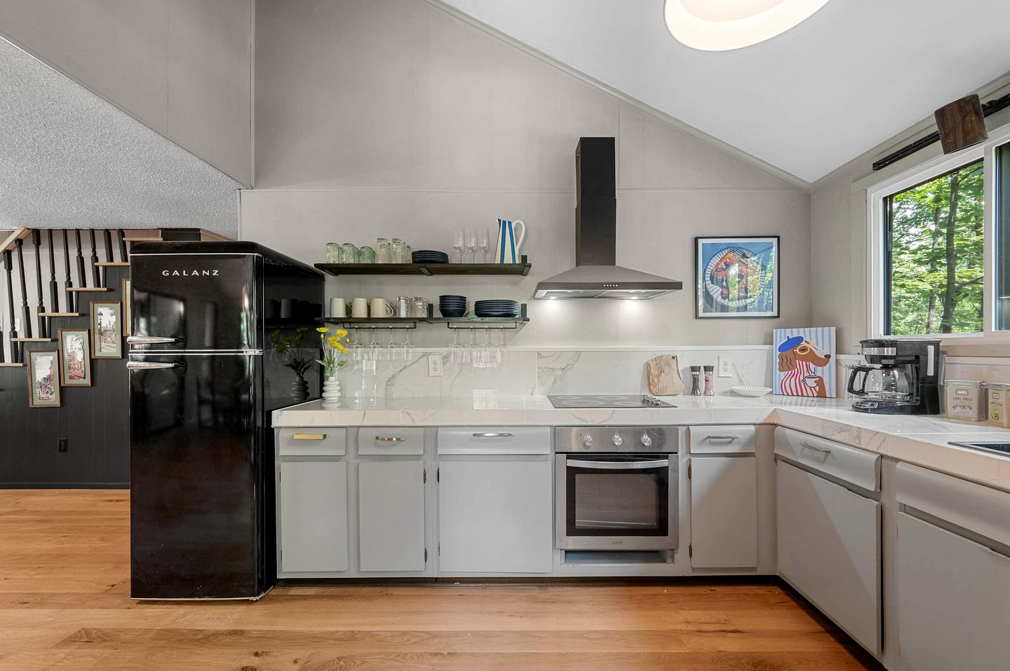 Modern Light-Filled Cabin with Fire Pit and Deck near Berkeley Springs, West Virginia