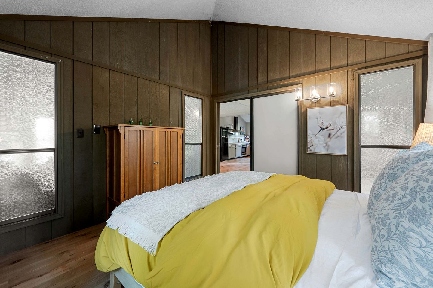 Modern Light-Filled Cabin with Fire Pit and Deck near Berkeley Springs, West Virginia