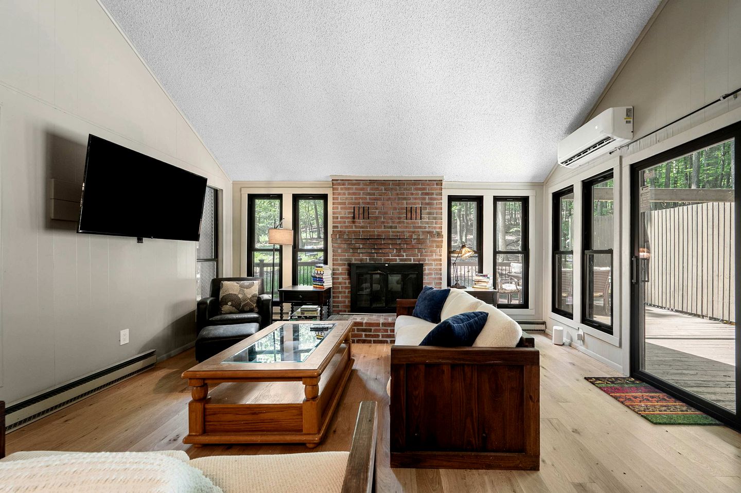 Modern Light-Filled Cabin with Fire Pit and Deck near Berkeley Springs, West Virginia