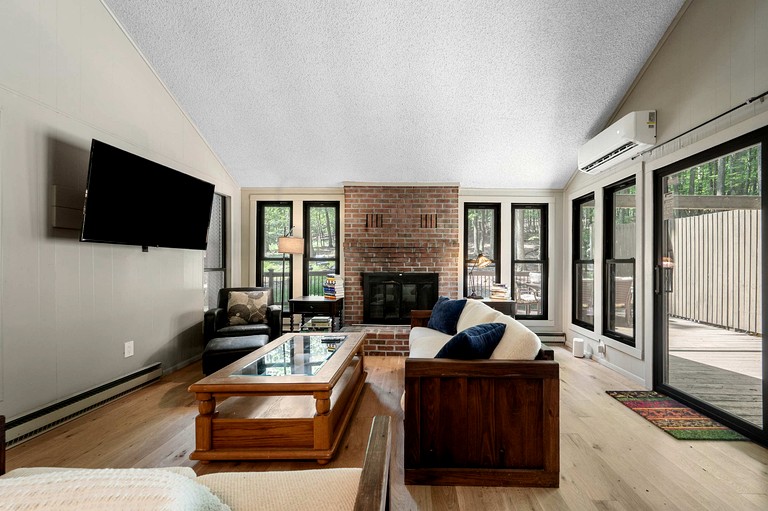 Cabins (United States of America, Hedgesville, West Virginia)