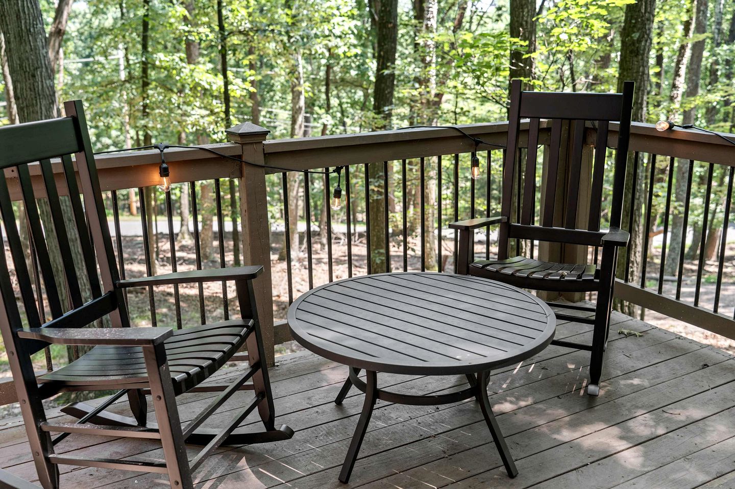 Modern Light-Filled Cabin with Fire Pit and Deck near Berkeley Springs, West Virginia