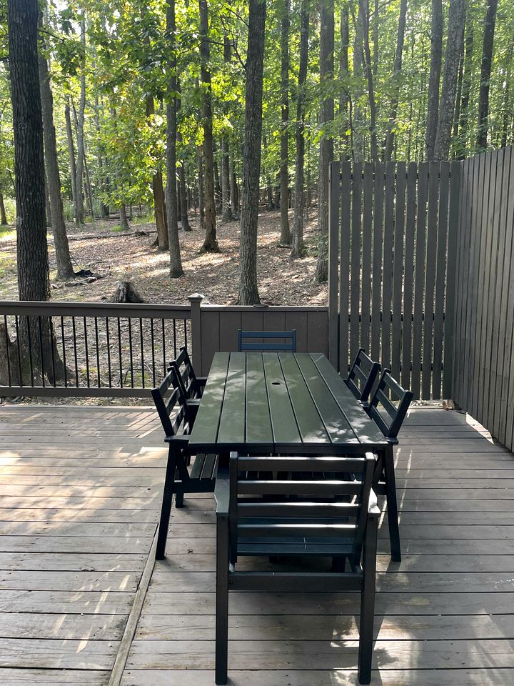 Modern Light-Filled Cabin with Fire Pit and Deck near Berkeley Springs, West Virginia