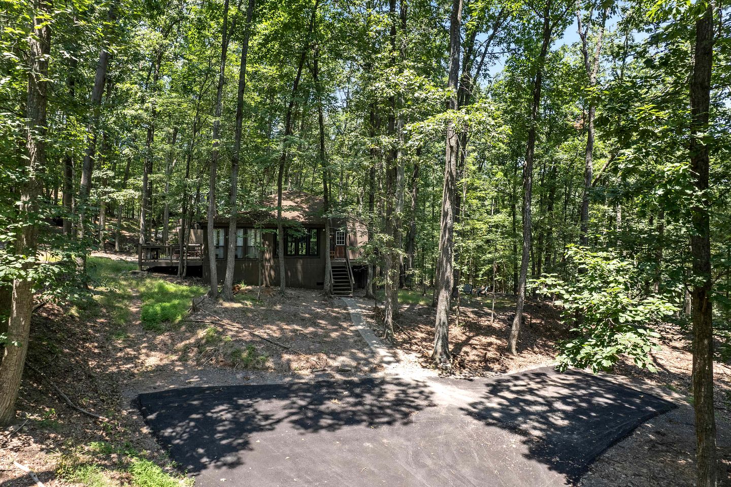 Modern Light-Filled Cabin with Fire Pit and Deck near Berkeley Springs, West Virginia
