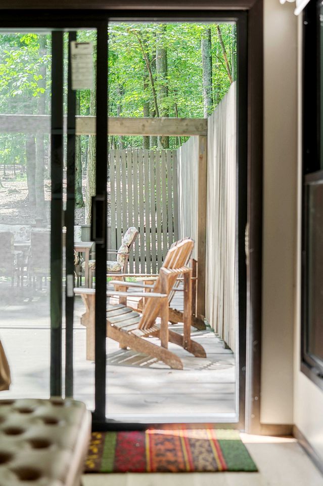 Modern Light-Filled Cabin with Fire Pit and Deck near Berkeley Springs, West Virginia
