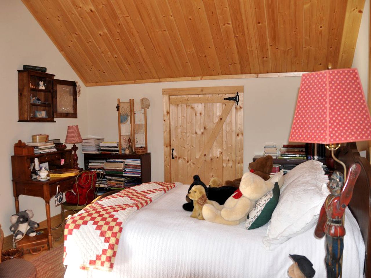 Country Cabin Rental with Rustic Charm in Gainesboro, Tennessee