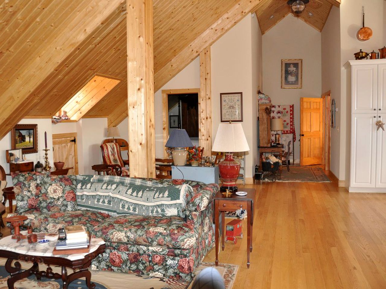 Country Cabin Rental with Rustic Charm in Gainesboro, Tennessee